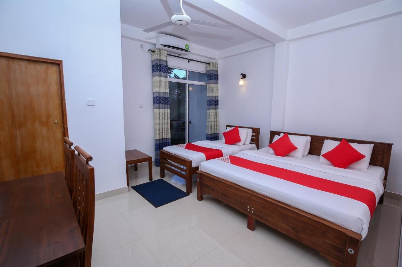 Oyo 438 Sarala Residence Hotel Канди Экстерьер фото