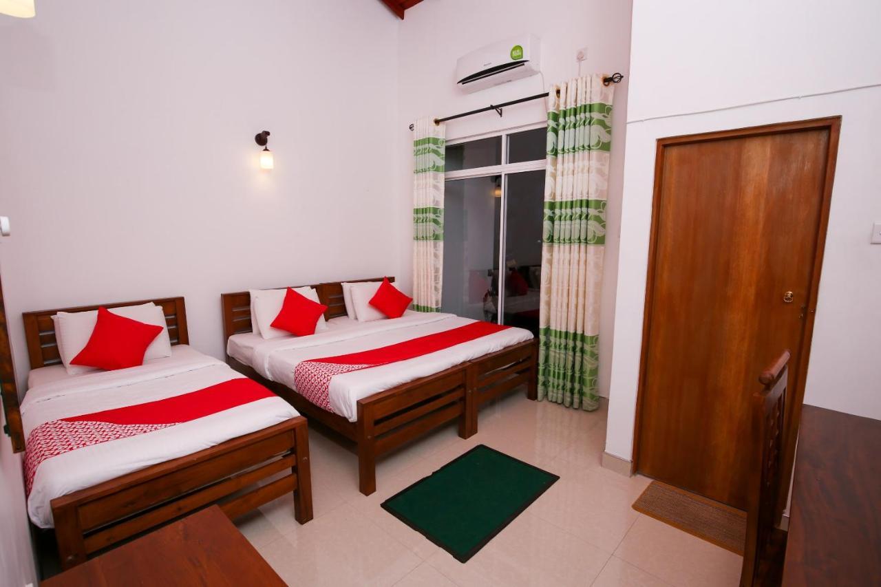 Oyo 438 Sarala Residence Hotel Канди Экстерьер фото