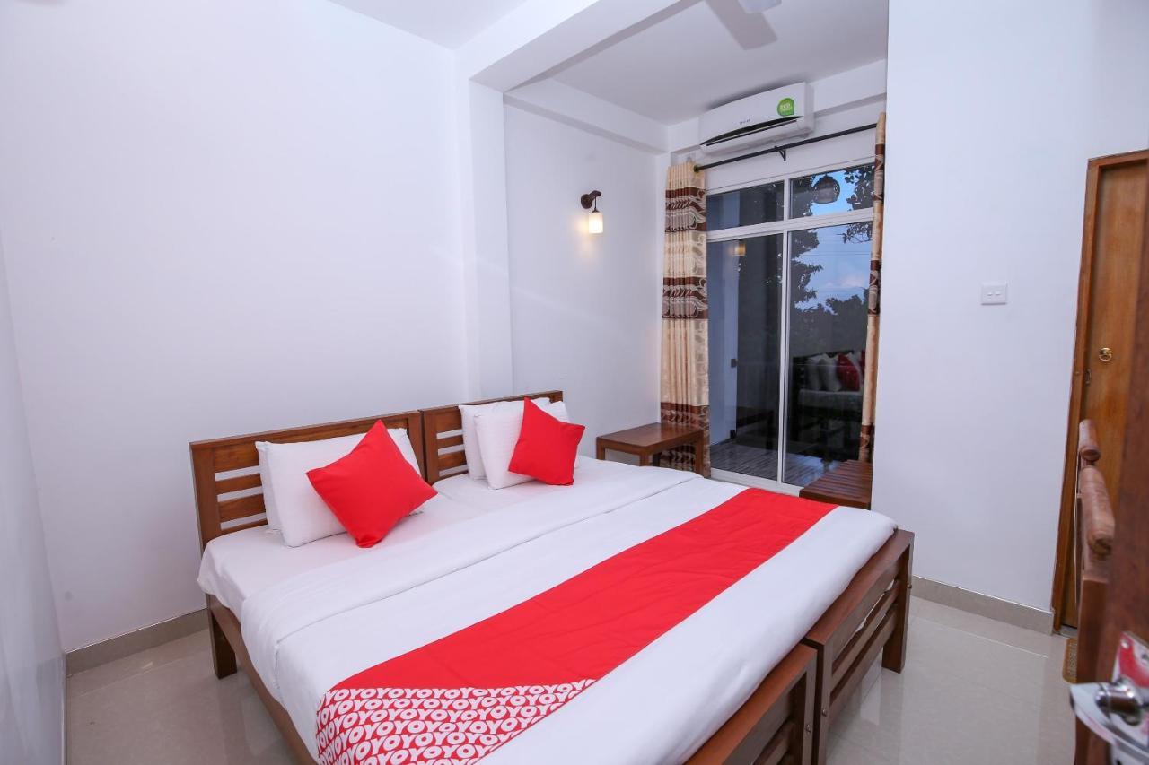 Oyo 438 Sarala Residence Hotel Канди Экстерьер фото