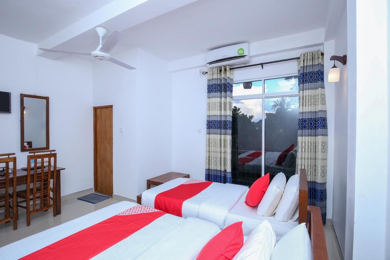 Oyo 438 Sarala Residence Hotel Канди Экстерьер фото