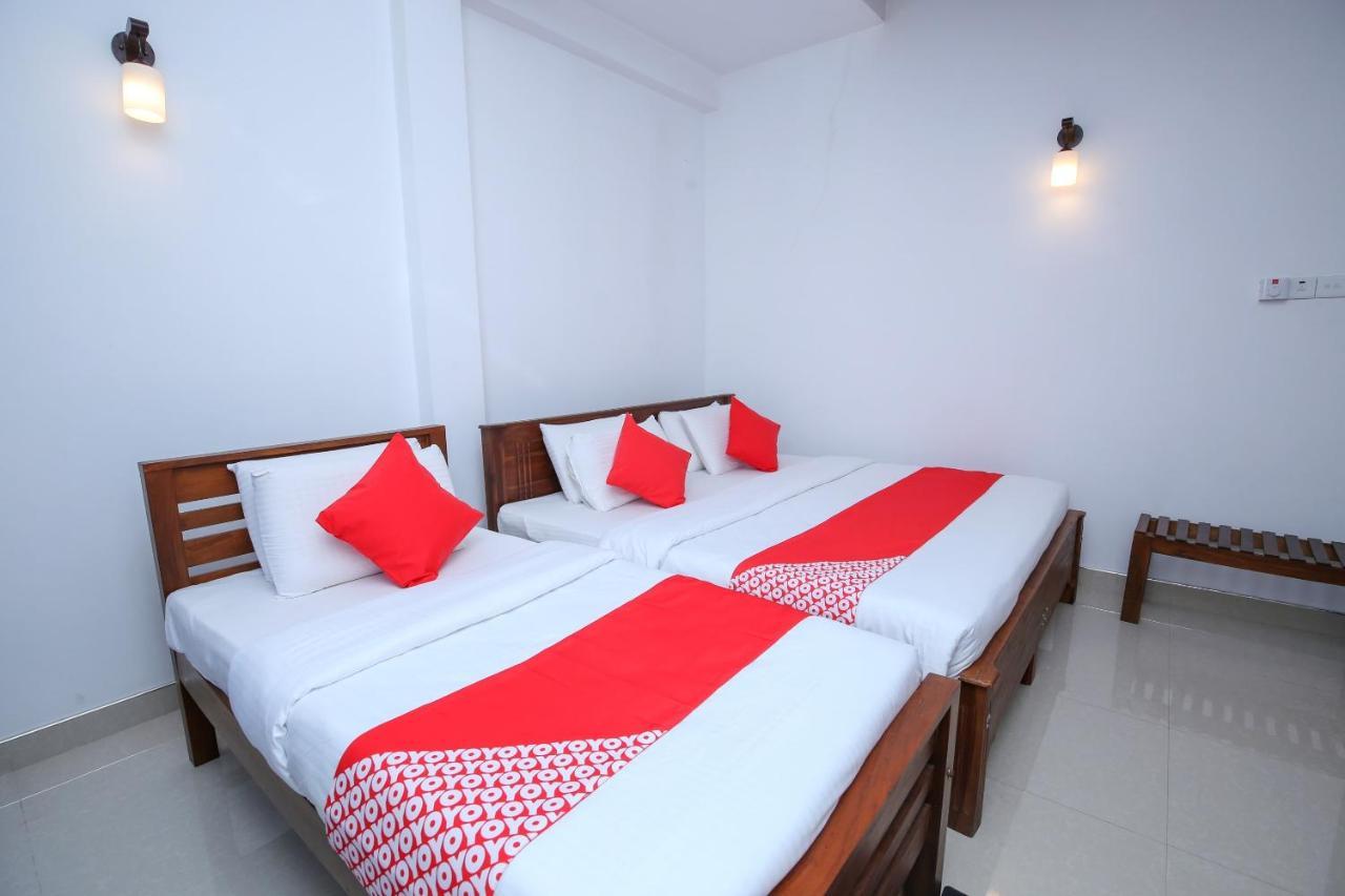 Oyo 438 Sarala Residence Hotel Канди Экстерьер фото
