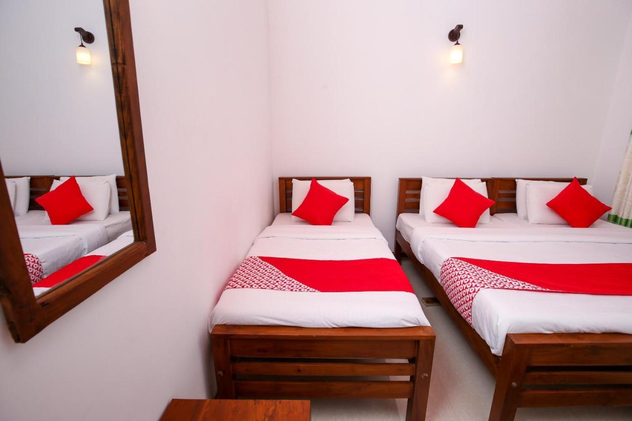 Oyo 438 Sarala Residence Hotel Канди Экстерьер фото