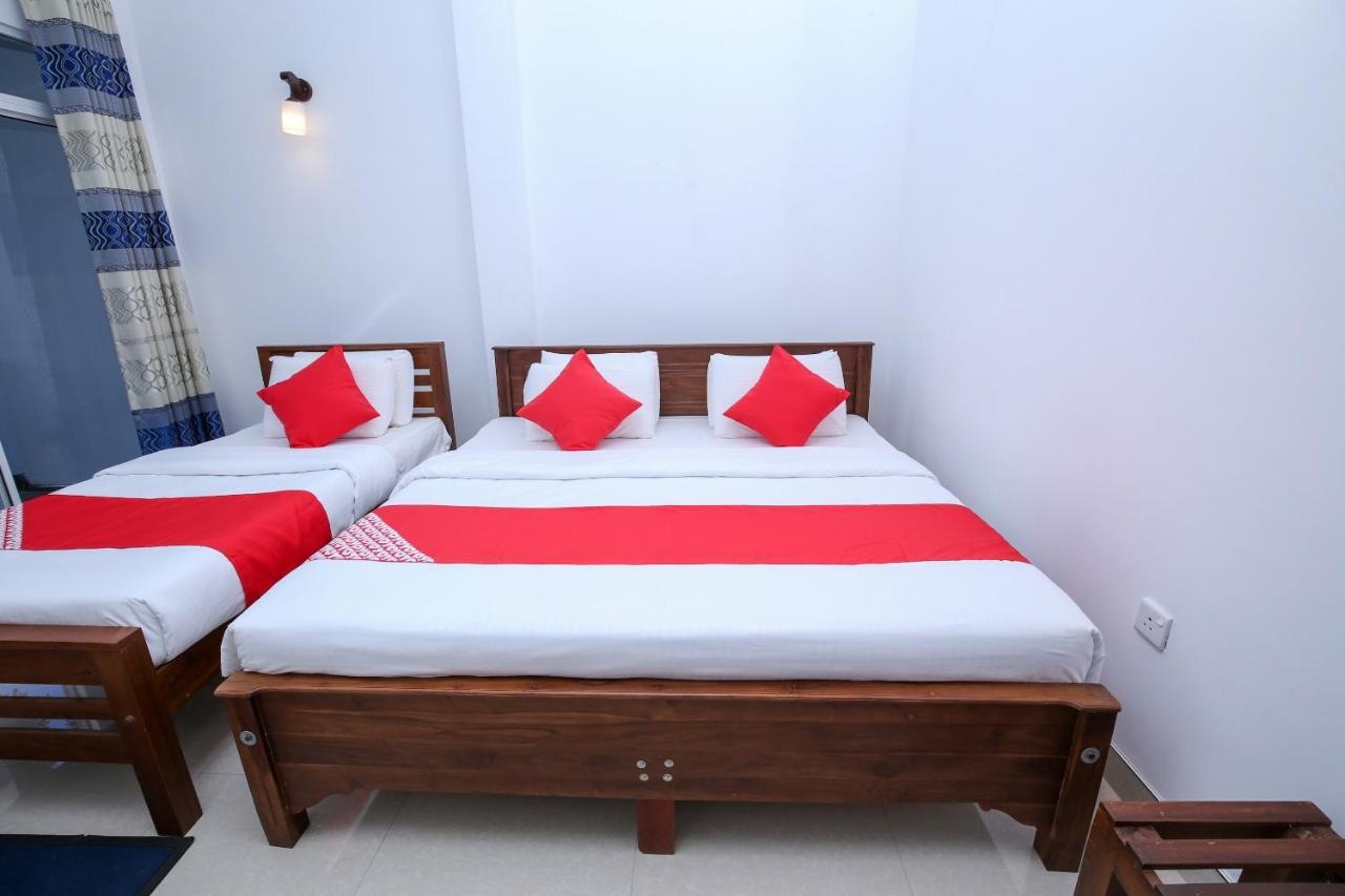 Oyo 438 Sarala Residence Hotel Канди Номер фото