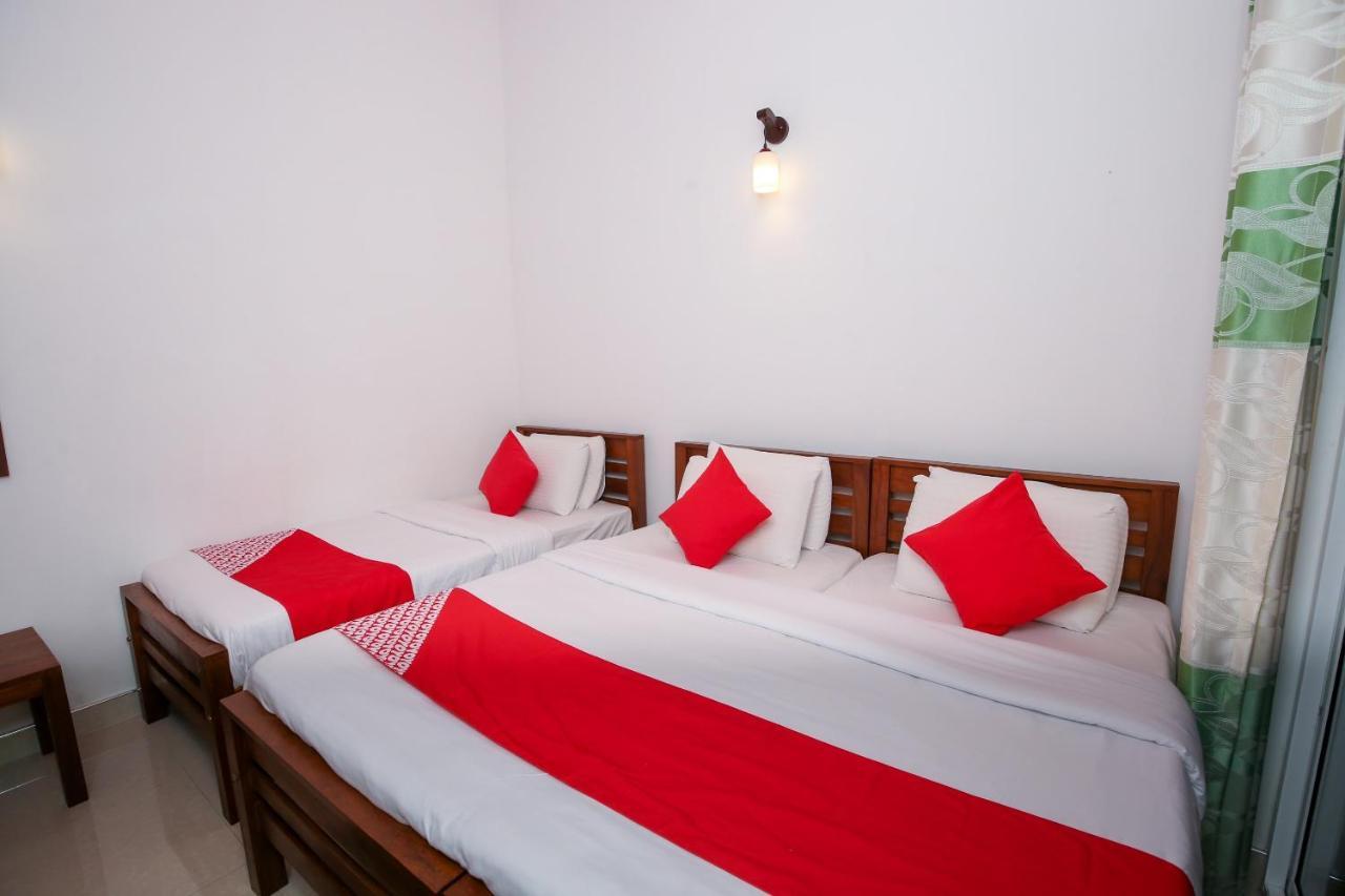 Oyo 438 Sarala Residence Hotel Канди Экстерьер фото